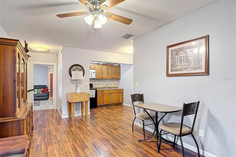 House in Tampa, Florida 3 bedrooms, 124.49 sq.m. № 1778048 - photo 9