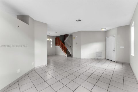 House in Pembroke Pines, Florida 3 bedrooms, 145.67 sq.m. № 1983686 - photo 5