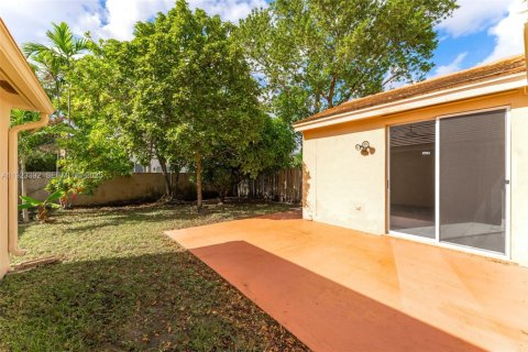 House in Pembroke Pines, Florida 3 bedrooms, 145.67 sq.m. № 1983686 - photo 27