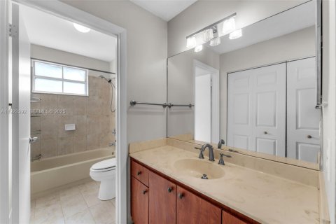 House in Pembroke Pines, Florida 3 bedrooms, 145.67 sq.m. № 1983686 - photo 25