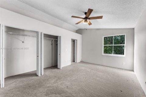 House in Pembroke Pines, Florida 3 bedrooms, 145.67 sq.m. № 1983686 - photo 23