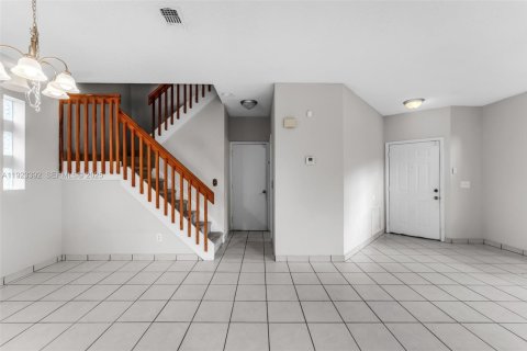 House in Pembroke Pines, Florida 3 bedrooms, 145.67 sq.m. № 1983686 - photo 13