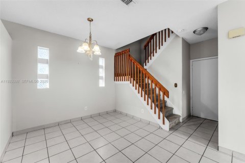 House in Pembroke Pines, Florida 3 bedrooms, 145.67 sq.m. № 1983686 - photo 7