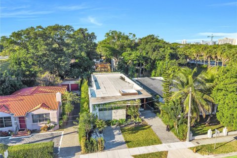 Casa en alquiler en Miami, Florida, 3 dormitorios, 281.59 m2 № 1973817 - foto 8