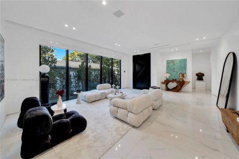 Casa en alquiler en Miami, Florida, 3 dormitorios, 281.59 m2 № 1973817 - foto 15
