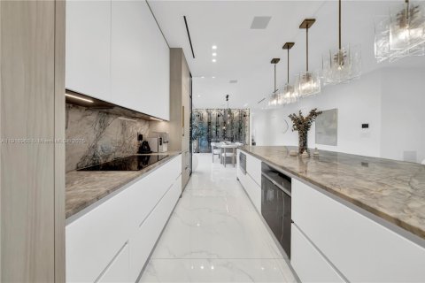 Casa en alquiler en Miami, Florida, 3 dormitorios, 281.59 m2 № 1973817 - foto 25