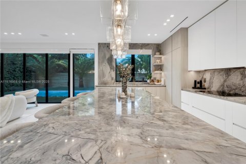 Casa en alquiler en Miami, Florida, 3 dormitorios, 281.59 m2 № 1973817 - foto 21