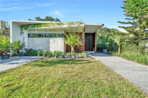 Casa en alquiler en Miami, Florida, 3 dormitorios, 281.59 m2 № 1973817 - foto 2