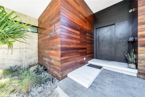 Casa en alquiler en Miami, Florida, 3 dormitorios, 281.59 m2 № 1973817 - foto 10