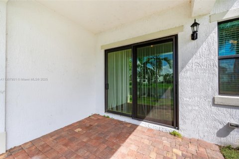 Adosado en alquiler en Pembroke Pines, Florida, 3 dormitorios, 183.48 m2 № 1967946 - foto 7