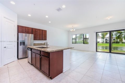 Adosado en alquiler en Pembroke Pines, Florida, 3 dormitorios, 183.48 m2 № 1967946 - foto 13