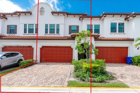 Adosado en alquiler en Pembroke Pines, Florida, 3 dormitorios, 183.48 m2 № 1967946 - foto 2