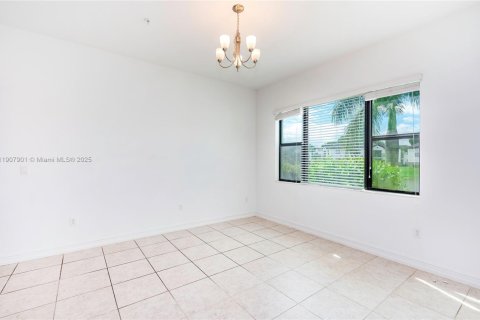 Adosado en alquiler en Pembroke Pines, Florida, 3 dormitorios, 183.48 m2 № 1967946 - foto 15