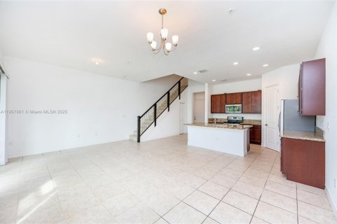 Adosado en alquiler en Pembroke Pines, Florida, 3 dormitorios, 183.48 m2 № 1967946 - foto 21