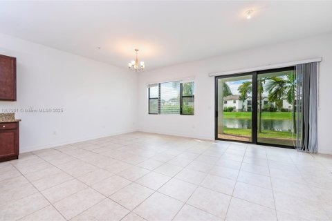 Adosado en alquiler en Pembroke Pines, Florida, 3 dormitorios, 183.48 m2 № 1967946 - foto 12