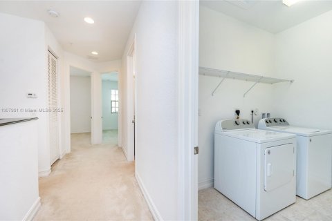 Adosado en alquiler en Pembroke Pines, Florida, 3 dormitorios, 183.48 m2 № 1967946 - foto 30