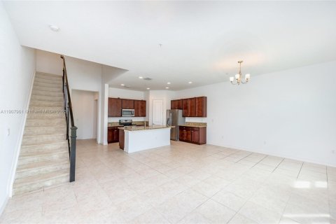 Adosado en alquiler en Pembroke Pines, Florida, 3 dormitorios, 183.48 m2 № 1967946 - foto 18