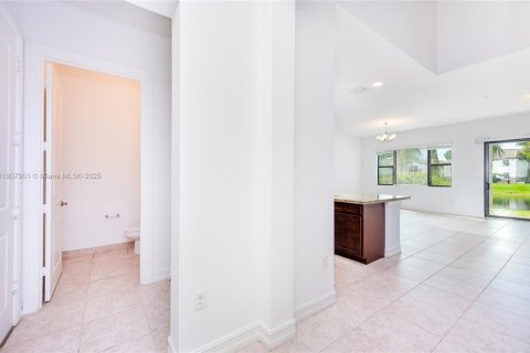 Adosado en alquiler en Pembroke Pines, Florida, 3 dormitorios, 183.48 m2 № 1967946 - foto 16