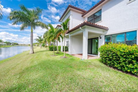 Adosado en alquiler en Pembroke Pines, Florida, 3 dormitorios, 183.48 m2 № 1967946 - foto 11