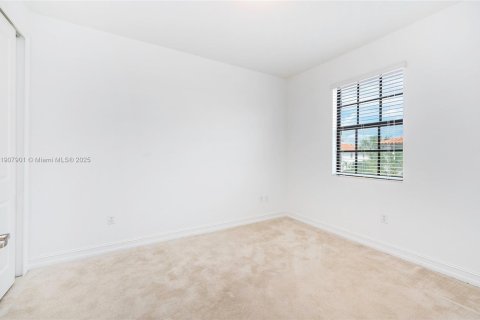 Adosado en alquiler en Pembroke Pines, Florida, 3 dormitorios, 183.48 m2 № 1967946 - foto 28