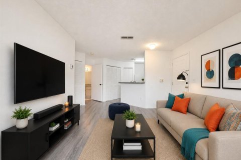 Condo in Gainesville, Florida, 1 bedroom № 2102477 - photo 11
