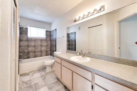 Condo in Gainesville, Florida, 1 bedroom № 2102477 - photo 19
