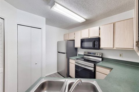Condo in Gainesville, Florida, 1 bedroom № 2102477 - photo 17