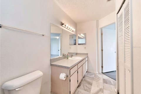 Condo in Gainesville, Florida, 1 bedroom № 2102477 - photo 20