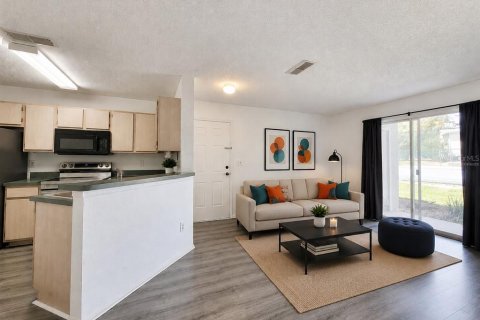 Condo in Gainesville, Florida, 1 bedroom № 2102477 - photo 12