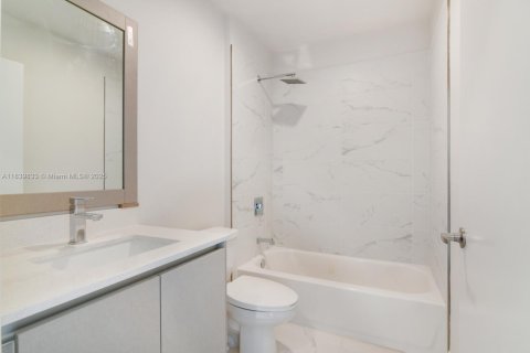Condo in Miami, Florida, 1 bedroom  № 1958663 - photo 4