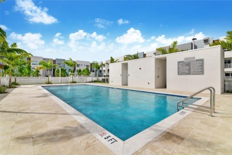 Condo in Miami, Florida, 1 bedroom  № 1958663 - photo 1