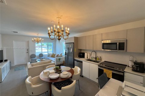 Condo in Miami, Florida, 1 bedroom  № 1958663 - photo 2