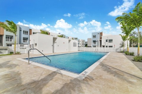 Condo in Miami, Florida, 1 bedroom  № 1958663 - photo 5
