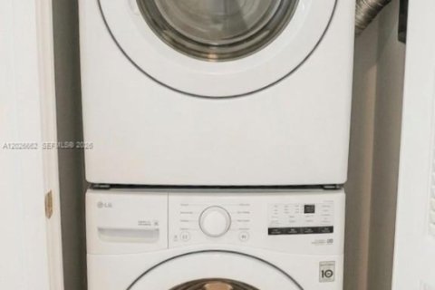 Apartment in Miami, Florida 1 bedroom № 2083618 - photo 9