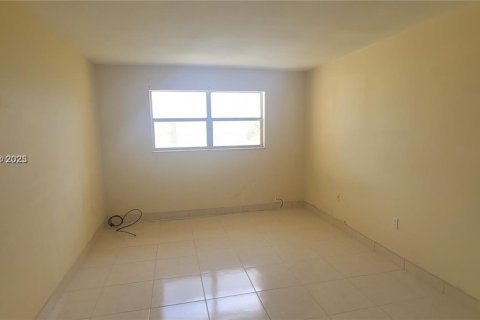 Condo in Sunrise, Florida, 1 bedroom  № 1410676 - photo 11