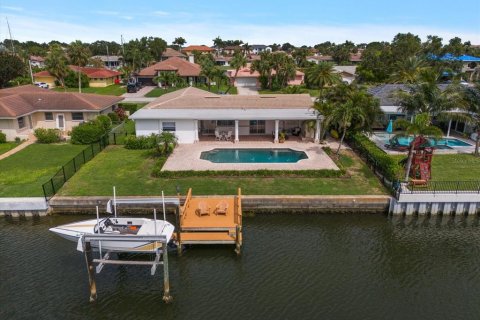 House in Saint Petersburg, Florida 3 bedrooms, 166.11 sq.m. № 1796786 - photo 25
