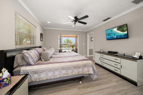 House in Saint Petersburg, Florida 3 bedrooms, 166.11 sq.m. № 1796786 - photo 15