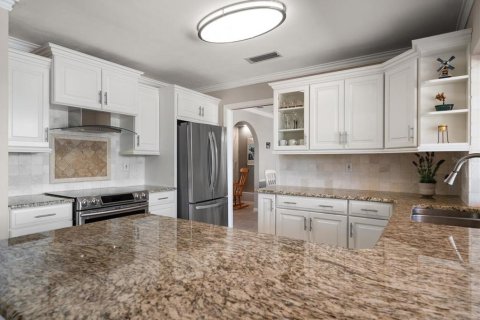 House in Saint Petersburg, Florida 3 bedrooms, 166.11 sq.m. № 1796786 - photo 12