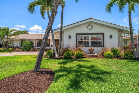 House in Saint Petersburg, Florida 3 bedrooms, 166.11 sq.m. № 1796786 - photo 3
