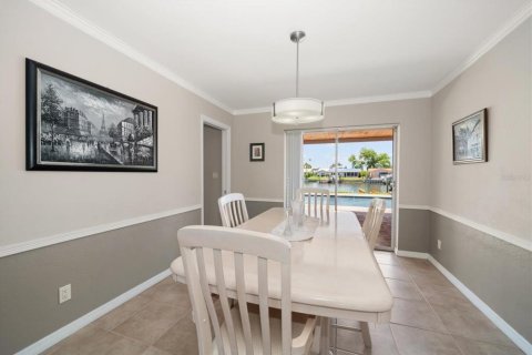 House in Saint Petersburg, Florida 3 bedrooms, 166.11 sq.m. № 1796786 - photo 13