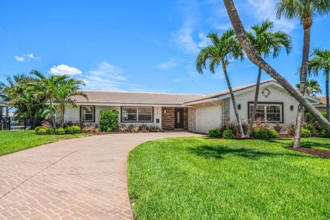 House in Saint Petersburg, Florida 3 bedrooms, 166.11 sq.m. № 1796786 - photo 2