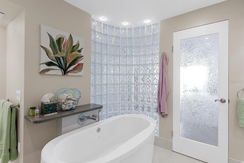 Condo in Cortez, Florida, 2 bedrooms № 2098828 - photo 20