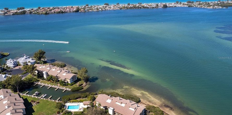 Condo in Cortez, Florida, 2 bedrooms № 2098828