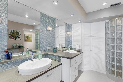 Condo in Cortez, Florida, 2 bedrooms № 2098828 - photo 19
