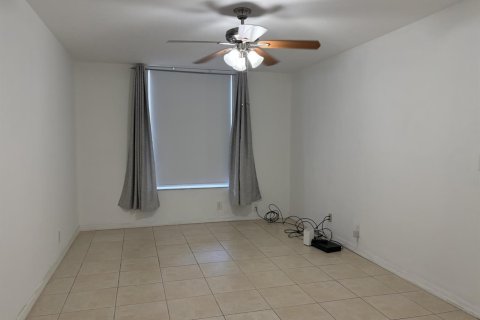 Copropriété à louer à Tamarac, Floride: 1 chambre, 76.64 m2 № 2266076 - photo 11
