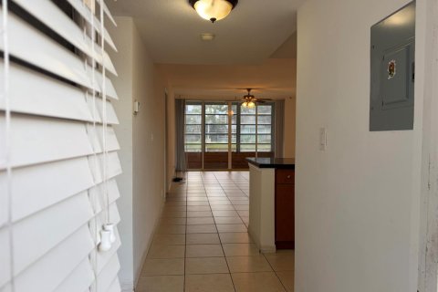Copropriété à louer à Tamarac, Floride: 1 chambre, 76.64 m2 № 2266076 - photo 2
