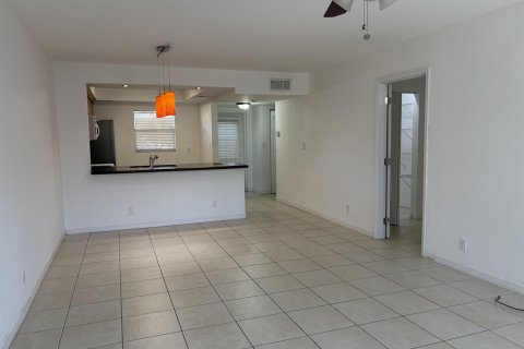 Copropriété à louer à Tamarac, Floride: 1 chambre, 76.64 m2 № 2266076 - photo 3