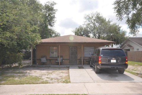 House in Tampa, Florida 3 bedrooms, 111.85 sq.m. № 2196666