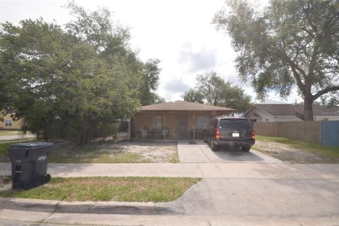 House in Tampa, Florida 3 bedrooms, 111.85 sq.m. № 2196666 - photo 2