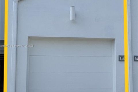 Copropriété à louer à Doral, Floride: 3 chambres, 143.72 m2 № 1854729 - photo 9